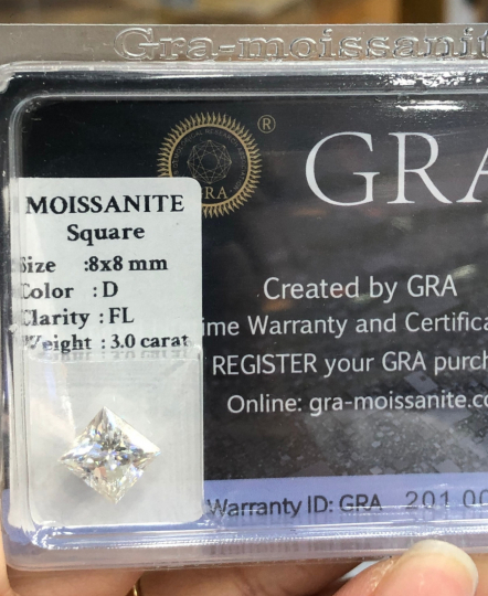 Moissanite 8li vuông